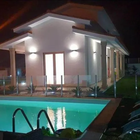 Maison Avec Piscine Et Barbecue Villa *
